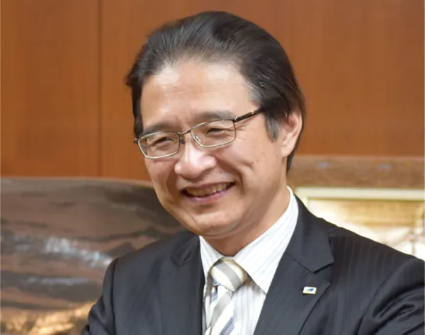 前葉泰幸の写真