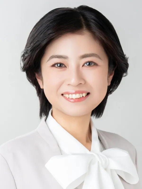 川端絢美の写真